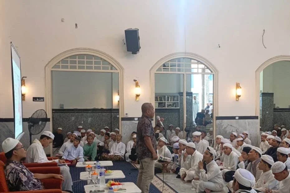 اتخذ معهدنا خطوة حاسمة لمواجهة الدرن Langkah Nyata Pesantren Kami dalam Menghadapi Penyakit TBC اتخذ معهدنا خطوة حاسمة لمواجهة الدرن Langkah Nyata Pesantren Kami dalam Menghadapi Penyakit TBC